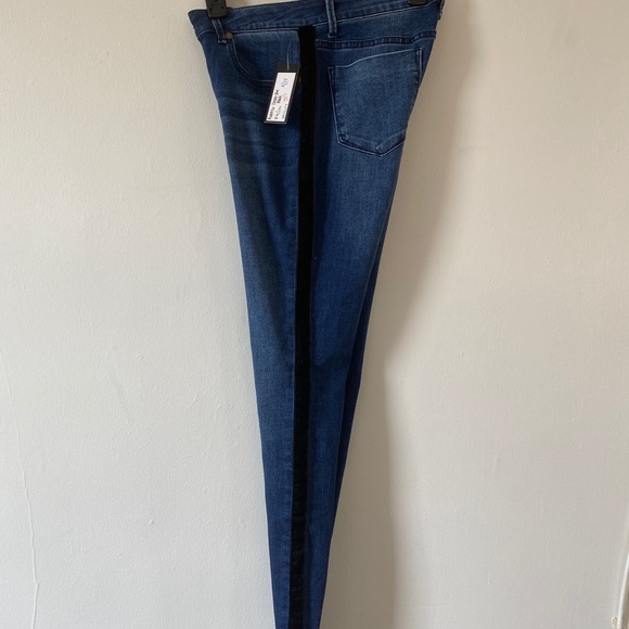 NWT. Romeo and Juliet Couture Blue Jeans Size S - Picture 4 of 4